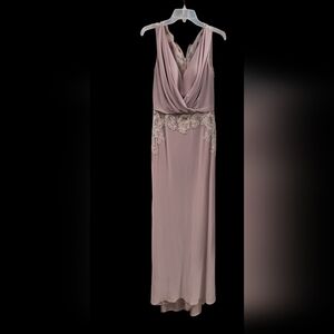 Elegant Mauve Sleeveless Mother Of The Bride Dress with Lace Detail